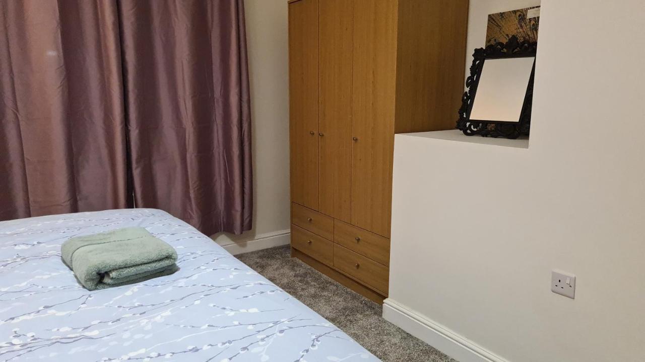 Spacious 3 Bedroom House, 6 Beds In Spondon, Derby With Parking Exterior photo